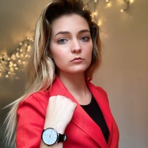 Meet your Posher, Elaine